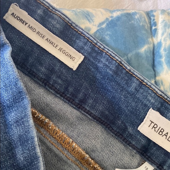 Tribal Blue Cropped Ankle Pants with Faded Wash - Picture 4 of 4